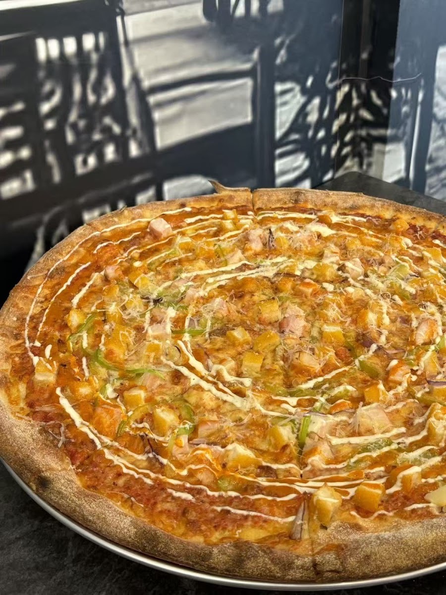 Buffalo chicken pizza top-down
