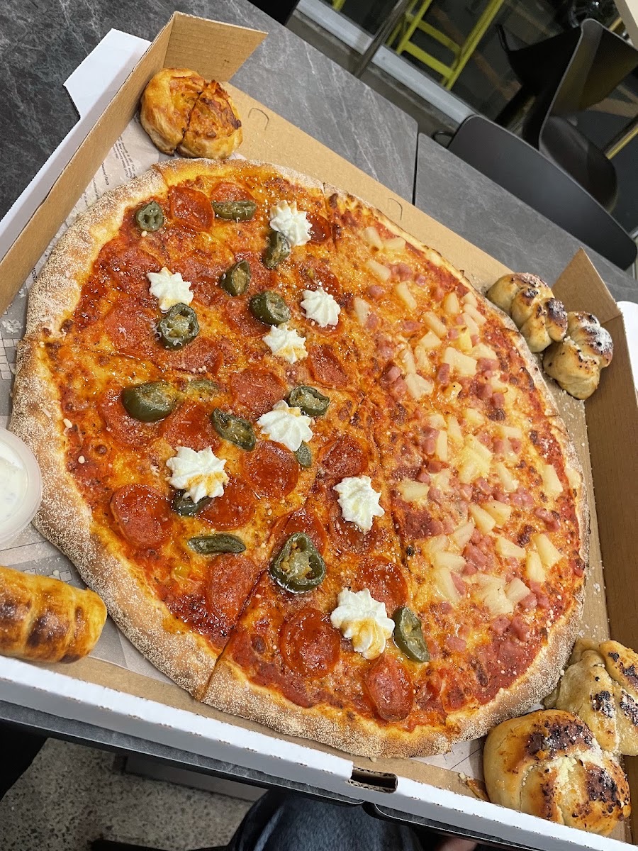 Half and half New York pizza